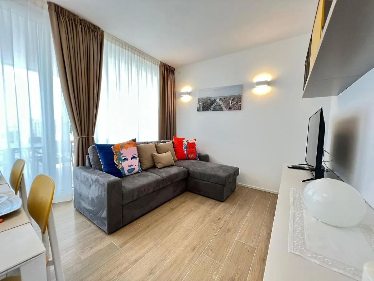 Blu Homes Apartments Efstyle Hotel 利多迪迪耶索洛
